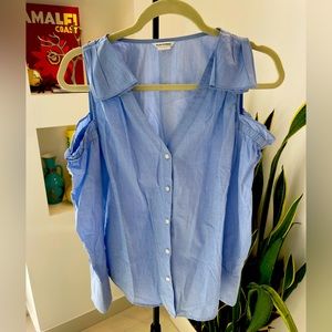 Bottom down shirt with bow in the shoulders